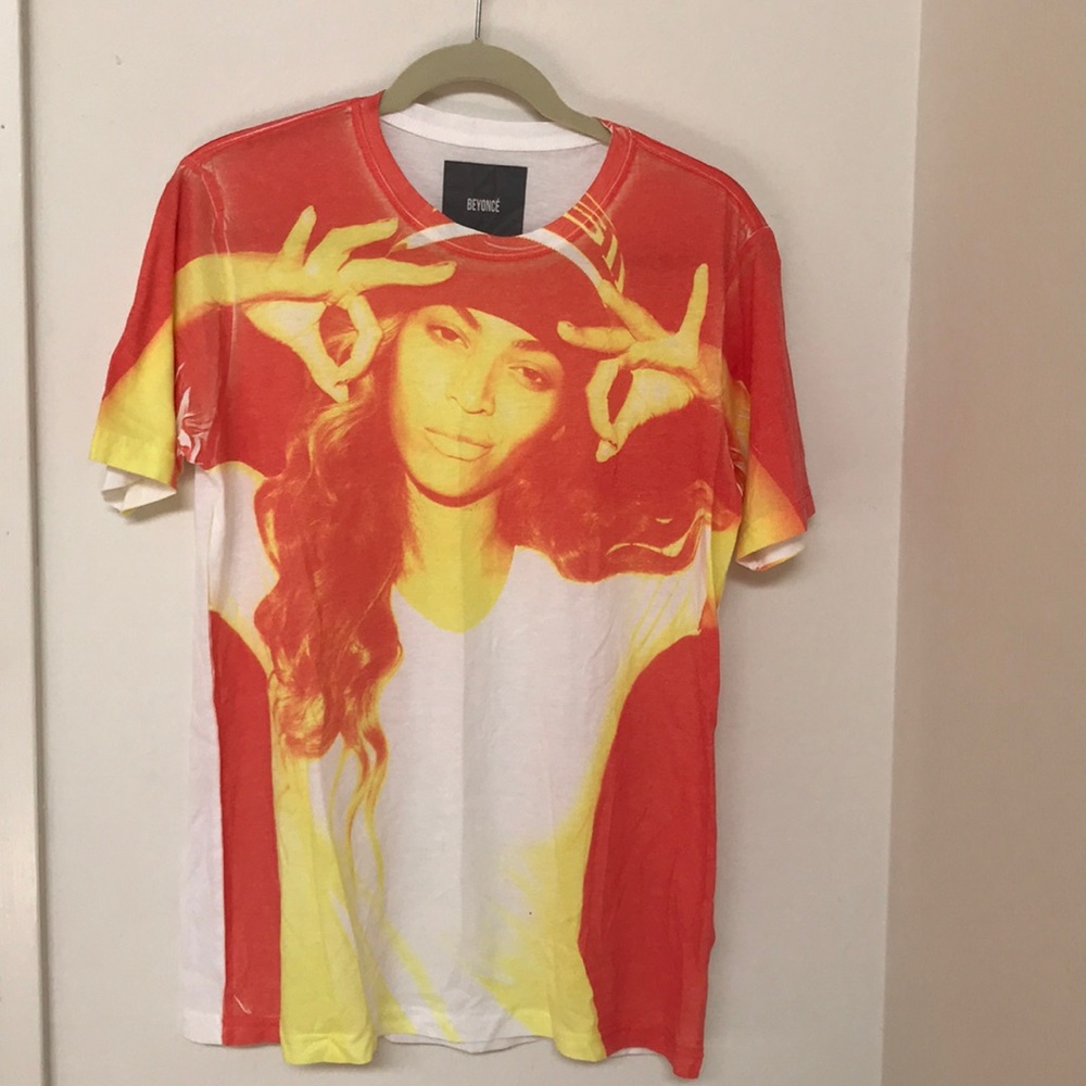Beyonce “on the run” concert tee - 2014